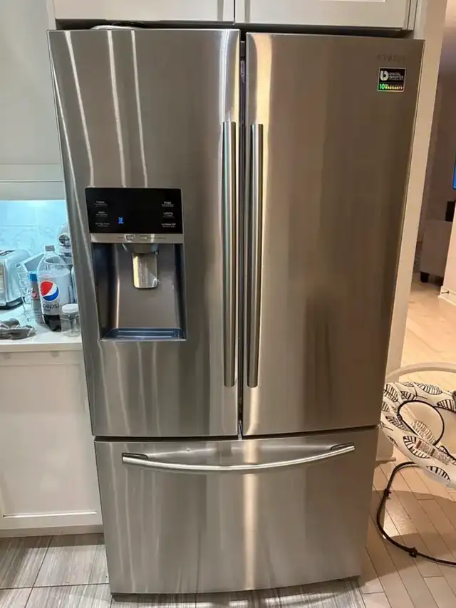 frigo Samsung  in Refrigerators in Sherbrooke - Image 2