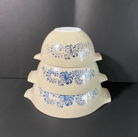 Vintage Pyrex Homestead Speckled Tan/ Blue Nesting Bowls  