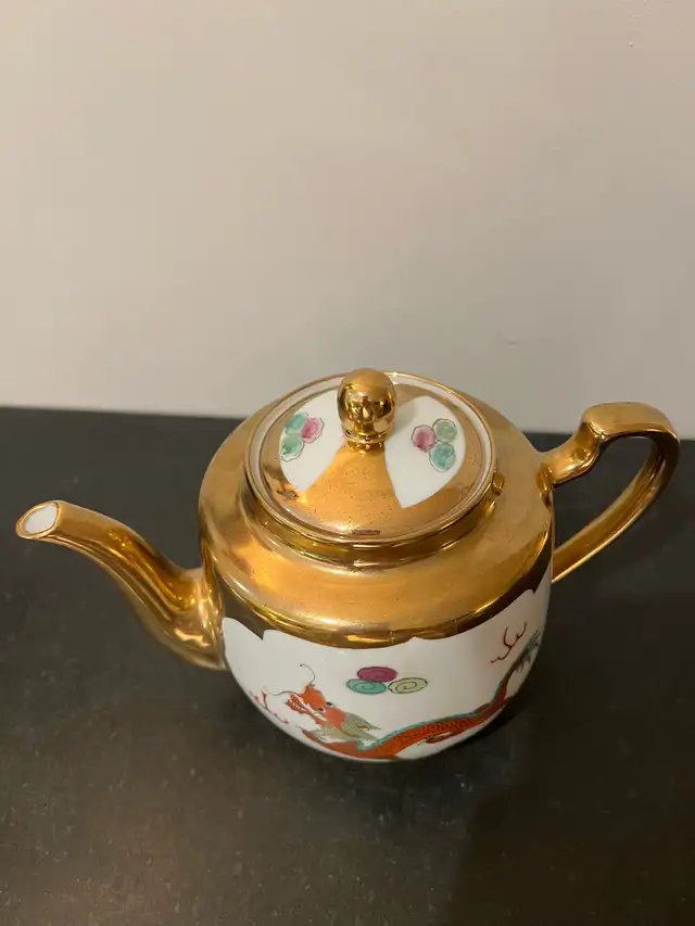 VTG Porcelain Dragon Chinese Teapot in Kitchen & Dining Wares in Mississauga / Peel Region - Image 6