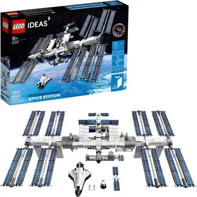 Lego station spacial monter une fois remis en sac original lego tous les pieces sont la et boite.