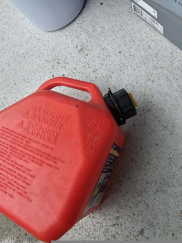 Scepter Gas Can 5 Litre Jerry can NEW in Other in City of Toronto - Image 5