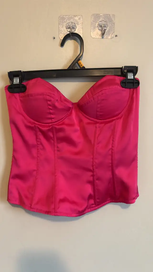 FashionNova Corset top xs  in Women's - Tops & Outerwear in City of Halifax - Image 2