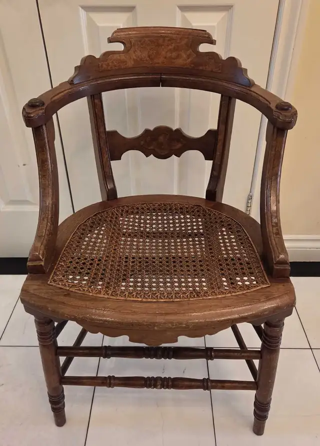 ANTIQUE LATE VICTORIAN 1890'S CARVED  WALNUT CANE SEAT CHAIR in Chairs & Recliners in City of Toronto - Image 10