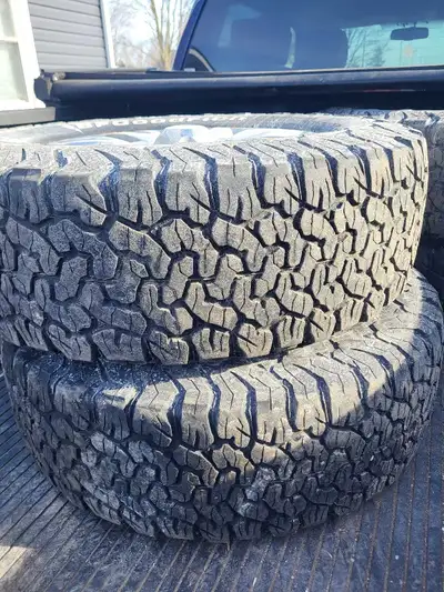 Im selling two sets of tires and rims that are stock 2009 f150 rims. Tires are not the greatest shap...