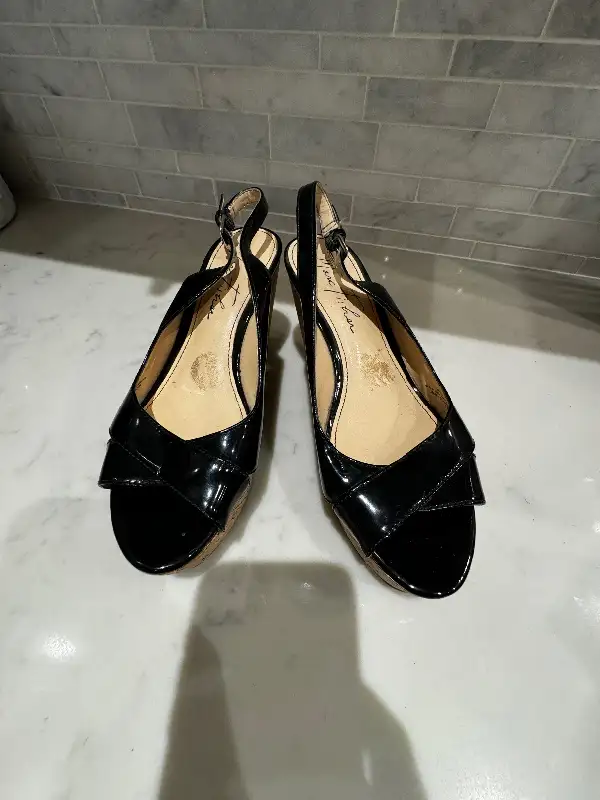 Women’s sandal in Women's - Shoes in City of Toronto - Image 2