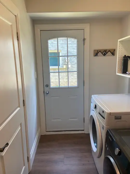 Looking for your own private space close to campus? This bright, spacious, fully renovated 1-bedroom...