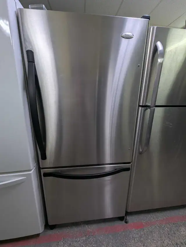 frigo Whirlpool stanless  in Refrigerators in City of Montréal - Image 2