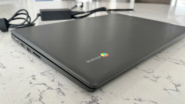 Chromebook S330  dans Portables  à Laval/Rive Nord - Image 4