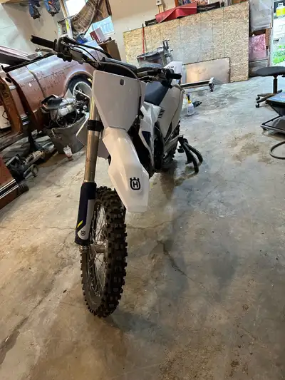 Great bike just don’t ride it anymore 31.6 hrs Completely stock Never raced Has some scratches as an...