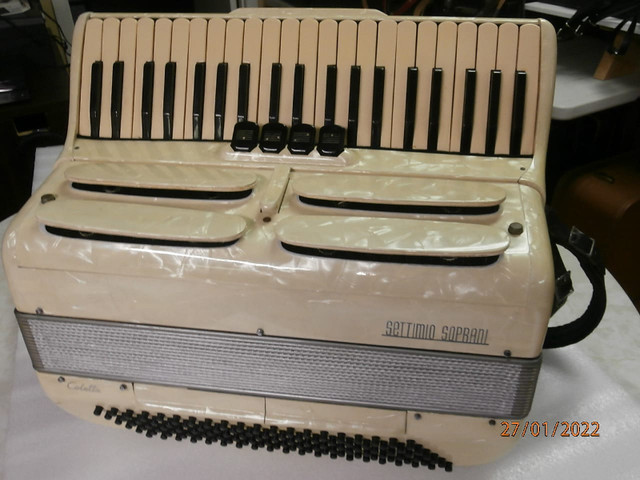 Settimio Soprani Coletta piano accordion 120 bass mod 703/78 in Pianos & Keyboards in Stratford - Image 2