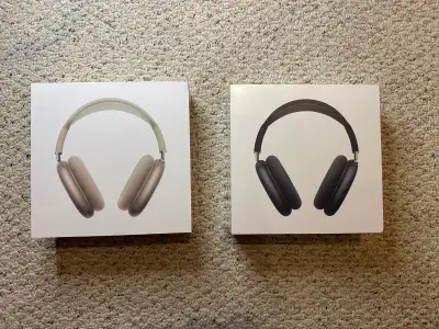 AirPod Maxes With Smart Cases BRAND NEW, View more