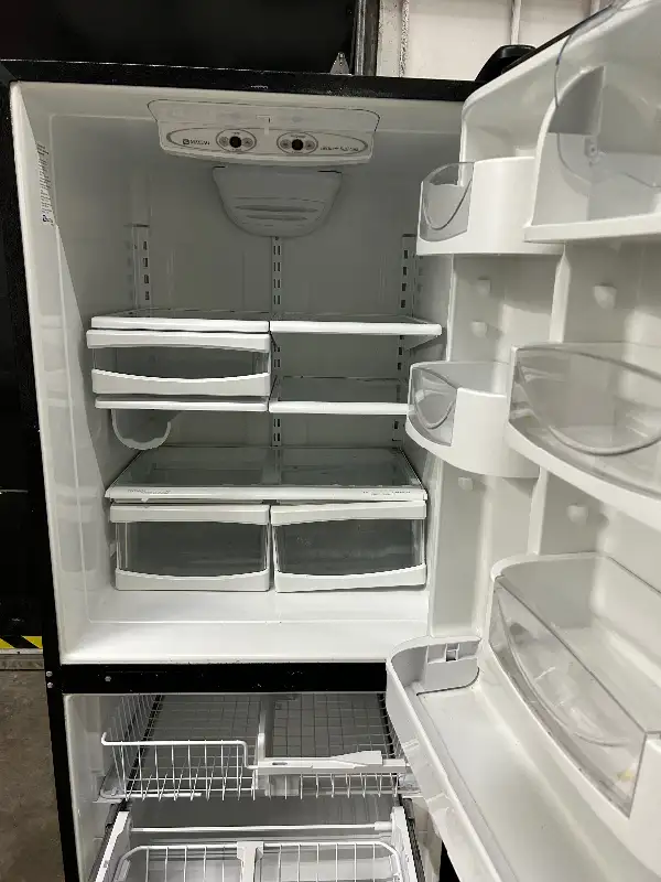 Frigidaire and stove in Stoves, Ovens & Ranges in City of Montréal - Image 6