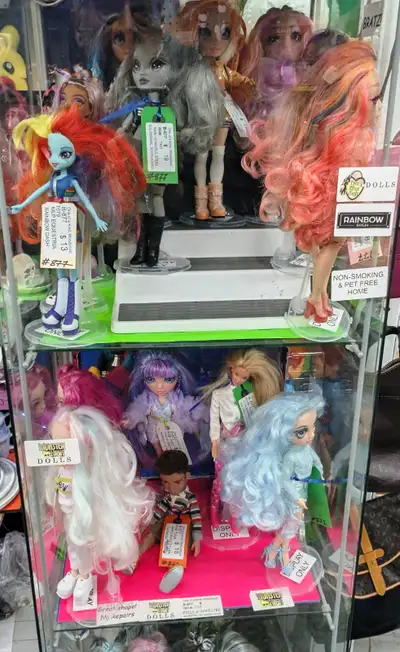 TOYS MONSTER HIGH, BRATZ, RAINBOW HIGH MODEL KITS CAMERAS, View more