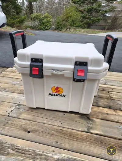 In great condition Pelican cooler. All hardware in perfect shape. 35 Quart. Keep drinks and food col...