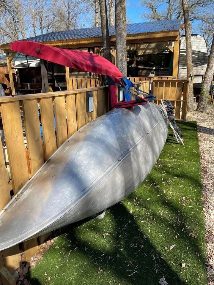 17' aluminum canoe with 2hp outboard Canoes, Kayaks & Paddles Winnipeg Kijiji