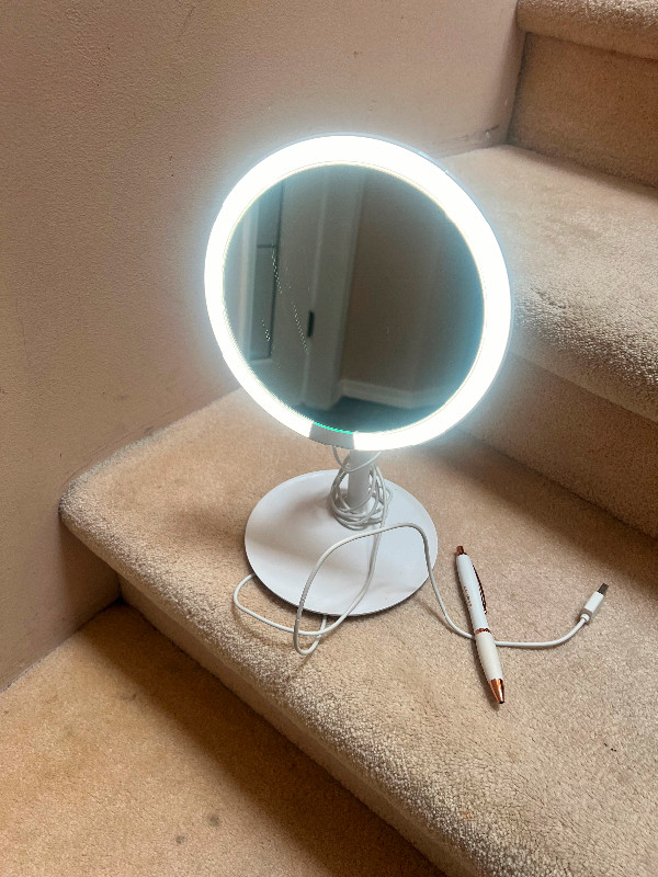 8” lighted makeup mirror with 3 brightness settings in Home Décor & Accents in Vancouver
