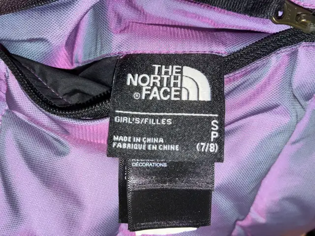 Cranston: Girls North Face reversible puffer jacket Sz S 7/8 in Kids & Youth in Calgary - Image 4