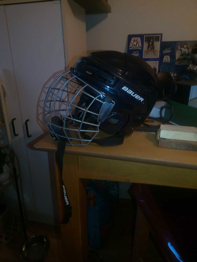 Casque de hockey Sr. dans Hockey  à Granby - Image 2