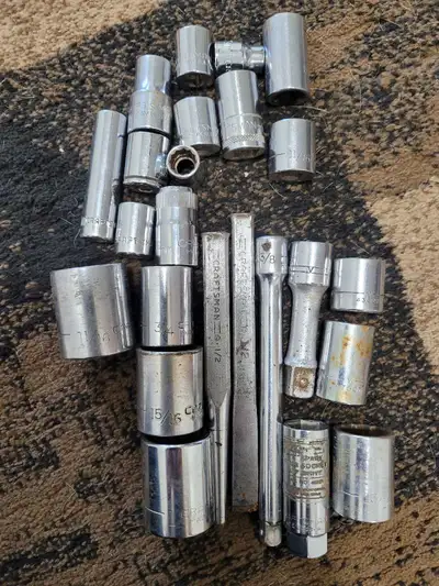 25 pieces. Large 1/2" drive CRAFTSMAN V series sockets, extensions and chisels . 1" 1/16" is the lar...