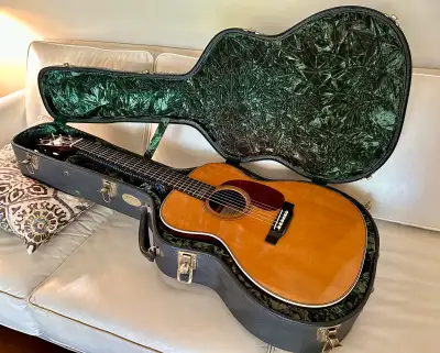 Martin 000-28EC Eric Clapton Signature Edition in Excellent condition; no signs of wear & tear. Orig...