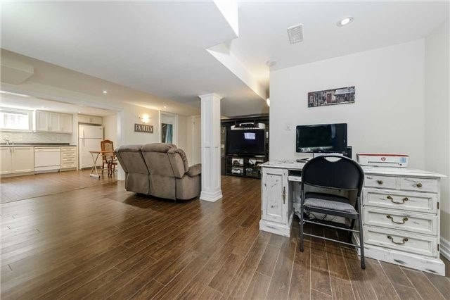 *{LOWER LEVEL-SPACIOUS+STUNNING 2bdrs@Keele St/HYW 401}* 5