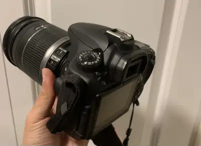 Capture stunning photos with this used Canon EOS 60D, featuring an 18 MP APS-C CMOS sensor and Full...