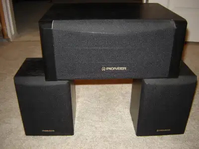 Pioneer 3 speaker system consisting of CS-C400A main speaker 70 watt 8 ohm, and 2 CS-X550K 40 watt s...