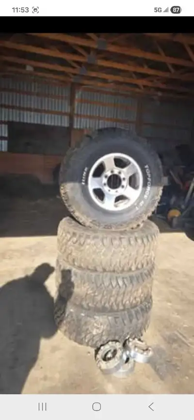 4 - 2006 Ford Super Duty Tires and Aluminum Rims. 3 center caps 2 front 1 rear. Tires are 35 x 12. 5...