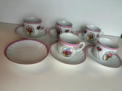 Vintage Bavaria Tea Cups & Saucers - set of 5 with a spare saucer. Pink, white & gold with floral pr...