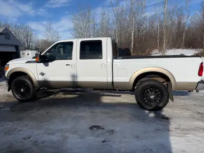 Clean 2011 f350 lariat, Has sunroof, new tires. Heated and ac seats. Back up camera, apple car play...