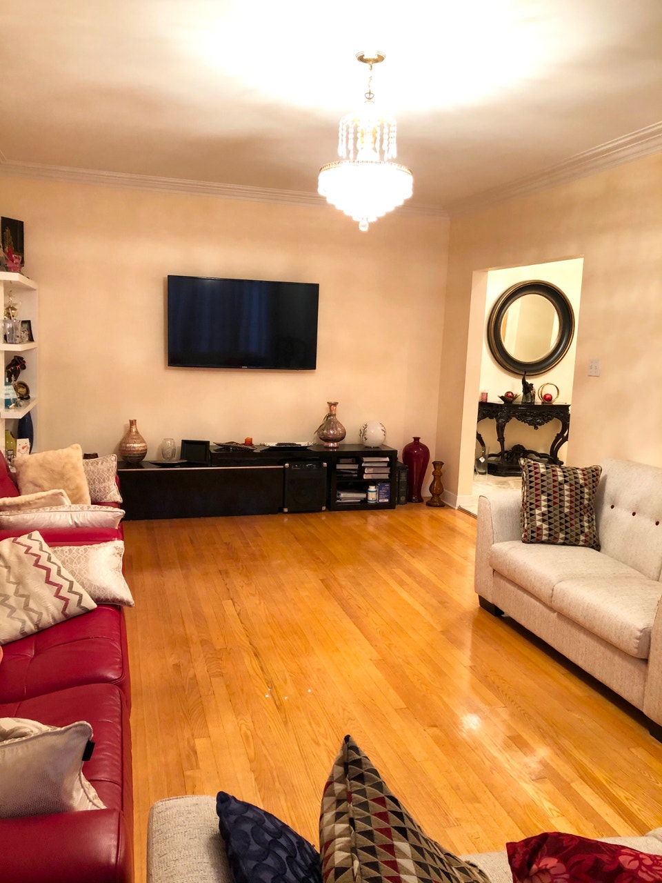Beau 6 1/2 propre à louer avec entrée privée 2