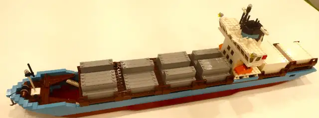 Lego 10155 - Maersk Line Container Ship in Toys & Games in Gatineau - Image 3