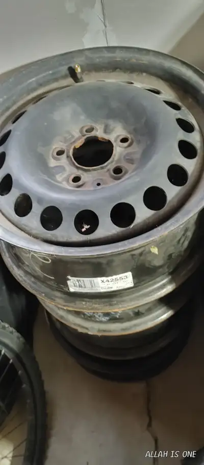 Rims a set of 4 in a very good condition Dimension : 15x6 inches Diameter : 15 inches Width : 6 inch...