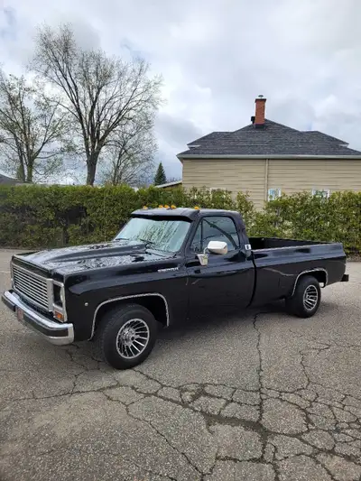 GMC 1979 Sierra Automatique Moteur 454 pc 5500 kilomètres, Portes Électriques et Door Locks,Pneus ne...