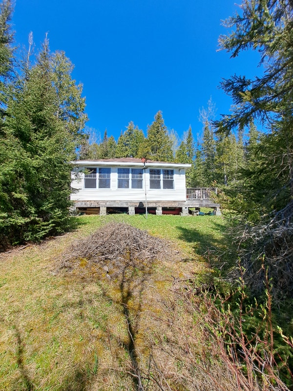 Cottage for sale on Lac Kanasuta Quebec. Houses for Sale Sudbury