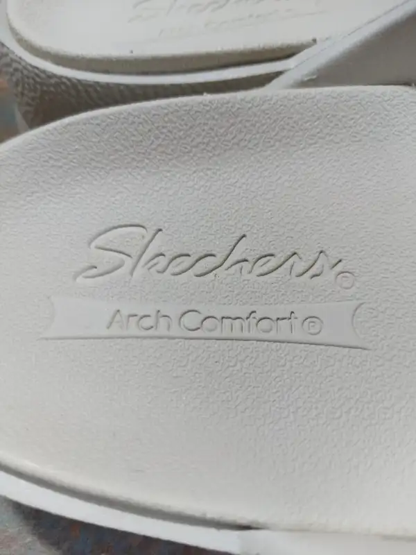 Women's Skechers Foamies Arch Fit Cali Breeze Slide Sandal in Women's - Shoes in Mississauga / Peel Region - Image 5