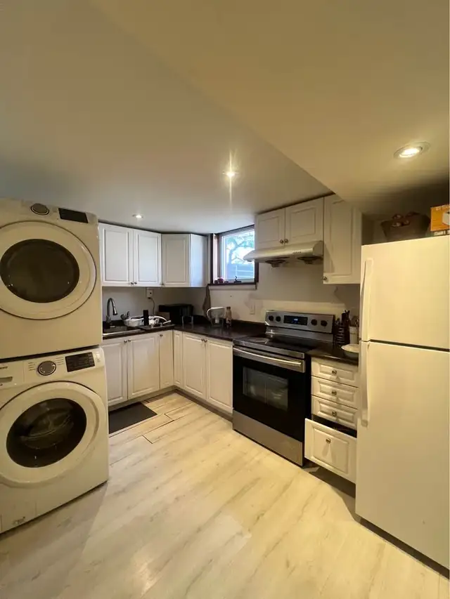 1 private room avlbl in a walkout basement (markham ellesmere) in Long Term Rentals in City of Toronto - Image 3