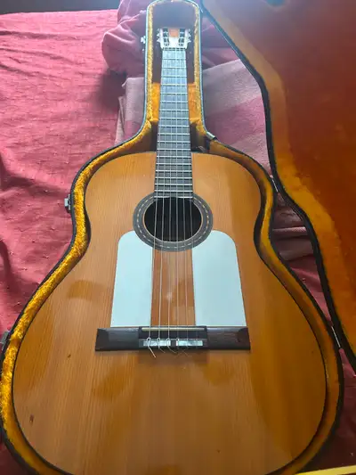 Rare 1968 Gibson C2 Flamenco guitar with original case mint., View more