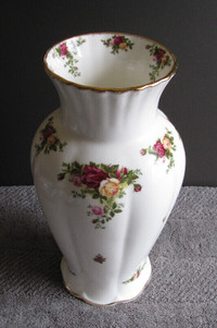 Royal Albert Old Country Roses 12" Montrose Vase