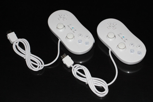 2X NINTENDO WII+WII U-CLASSIC-MANETTES/CONTROLLERS (NEW) (C003) dans Nintendo Wii U  à Ville de Montréal