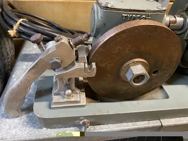 Easisharp Serr-Edge Machine Co. Model No SS-1B in Hand Tools in Saint-Jean-sur-Richelieu - Image 9