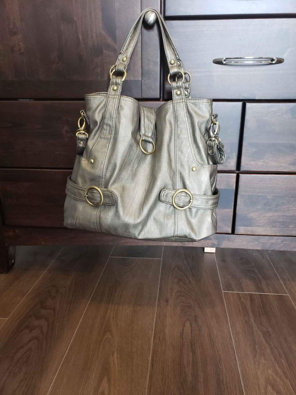 THE BEST DIAPER BAG ELEGANT AND PRACTICAL 80$ OBO in Bathing & Changing in Winnipeg - Image 2