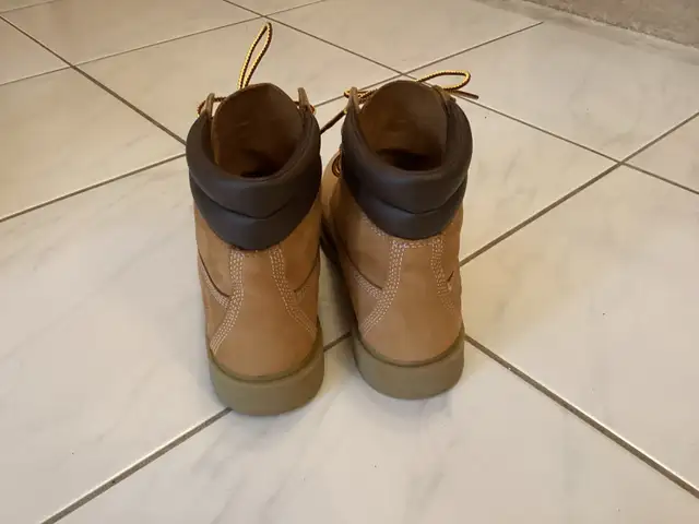 Timberland Women’s Boots - size 7.5 in Women's - Shoes in Oshawa / Durham Region - Image 5