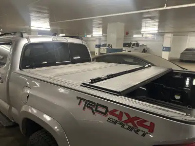 Great shape. Fits 3rd gen Tacoma long beds. 2016-2023. Comes with the all mounting hardware to insta...
