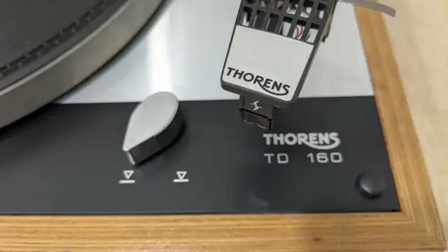 Thorens TD160 With Shure 91ED Cartridge in Stereo Systems & Home Theatre in Ottawa - Image 5