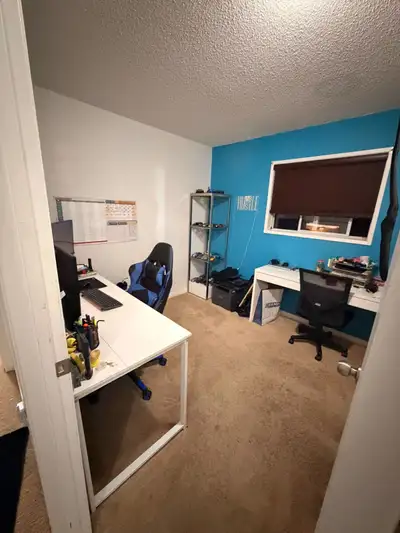 2 ROOM AVAILABLE UTILITY INCLUDED AVAILABLE ASAP OR MAY 28th TRAIN AND BUS - 5MIN Located in northea...