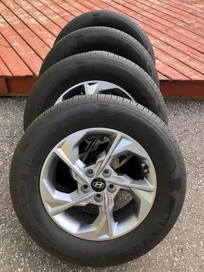 Hyundai Tucson Hyundai Santa Fe four 235/65R17 Nexen RODIAN GTX all season tires Hyundai Alloy rims...