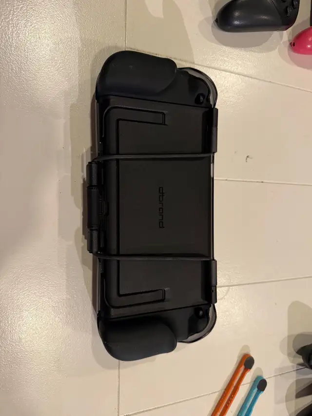 DBrand Nintendo switch with all accessories in Nintendo Switch in City of Montréal - Image 5