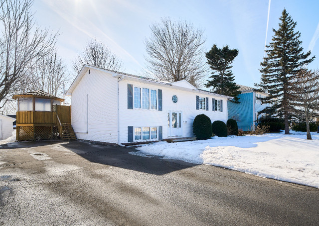NEW LISTING! TURNKEY!! GREAT LOCATION!!! in Houses for Sale in Moncton