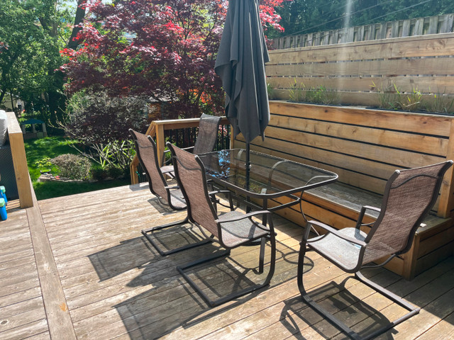 Outdoor table and chairs (6) in Patio & Garden Furniture in City of Toronto